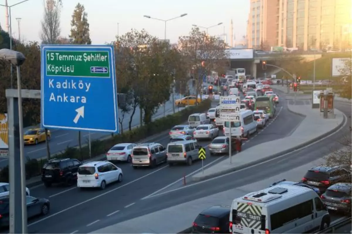 (havadan görüntülerle) İSTANBUL\'DA KISITLAMA ÖNCESİNDE TRAFİK YOĞUNLUĞU (3)