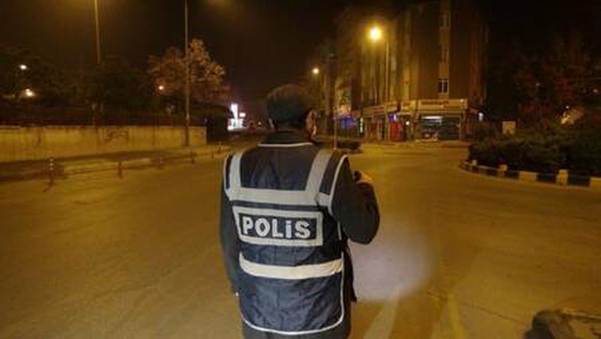 Ankara\'da kesintisiz sokağa çıkma kısıtlaması denetimlerle başladı