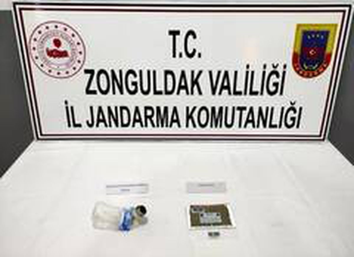 Otomobilde uyuşturucu ile yakalandılar: 3 gözaltı