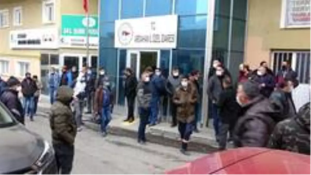 Pandemiye rağmen 57 KÖYDES işçisinin işine son verildi