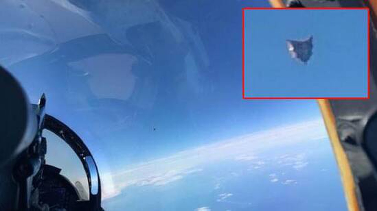 Pentagon\'un raporu sızdı! Savaş pilotunun çektiği UFO fotoğrafı ortaya çıktı