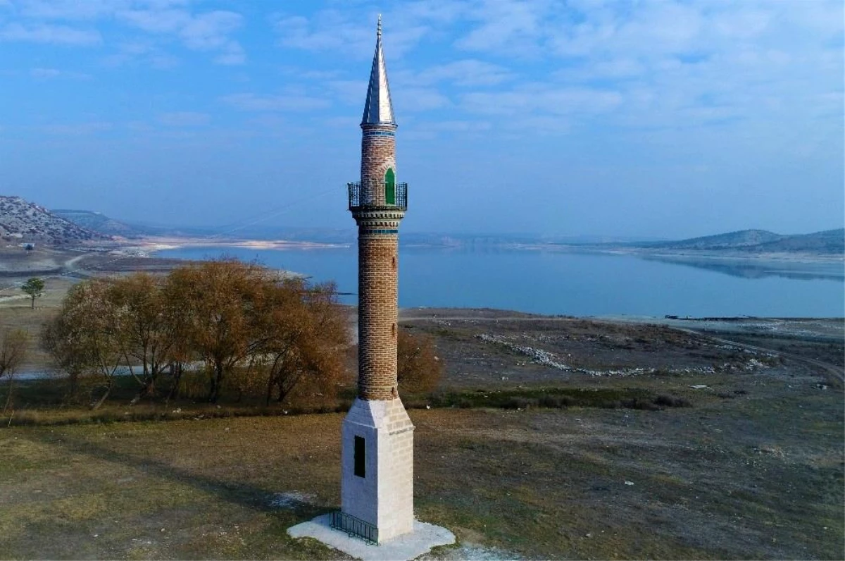 Porsuk Barajı\'nda su seviyesi düştü, eski minare tamamen gün yüzüne çıktı