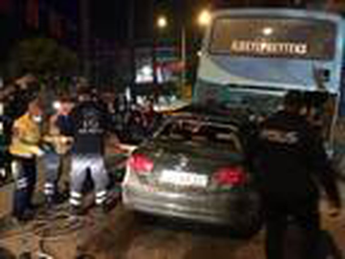 Servis otobüsüne çarpan otomobilin sürücüsü ağır yaralandı