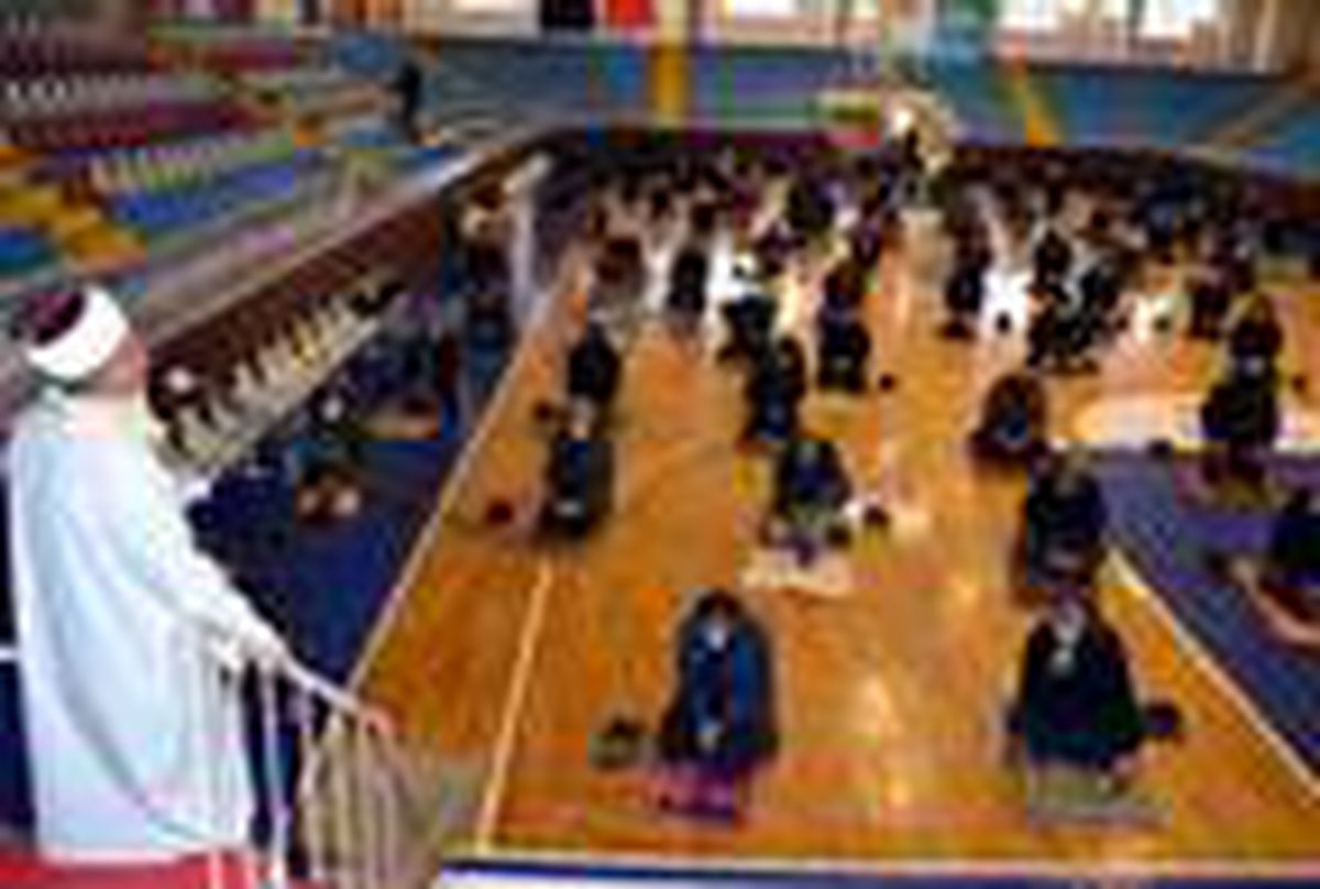 Spor salonunda cuma namazı kılındı
