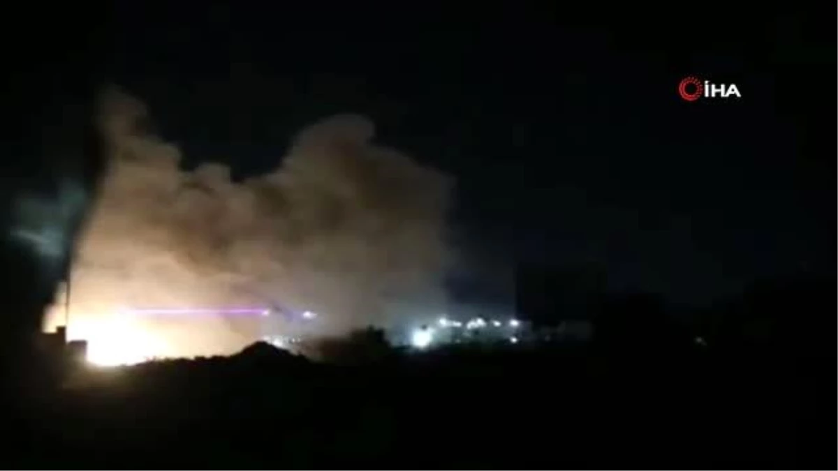 Suriye Milli Ordusu Azez\'de ele geçirdiği bomba yüklü aracı imha etti