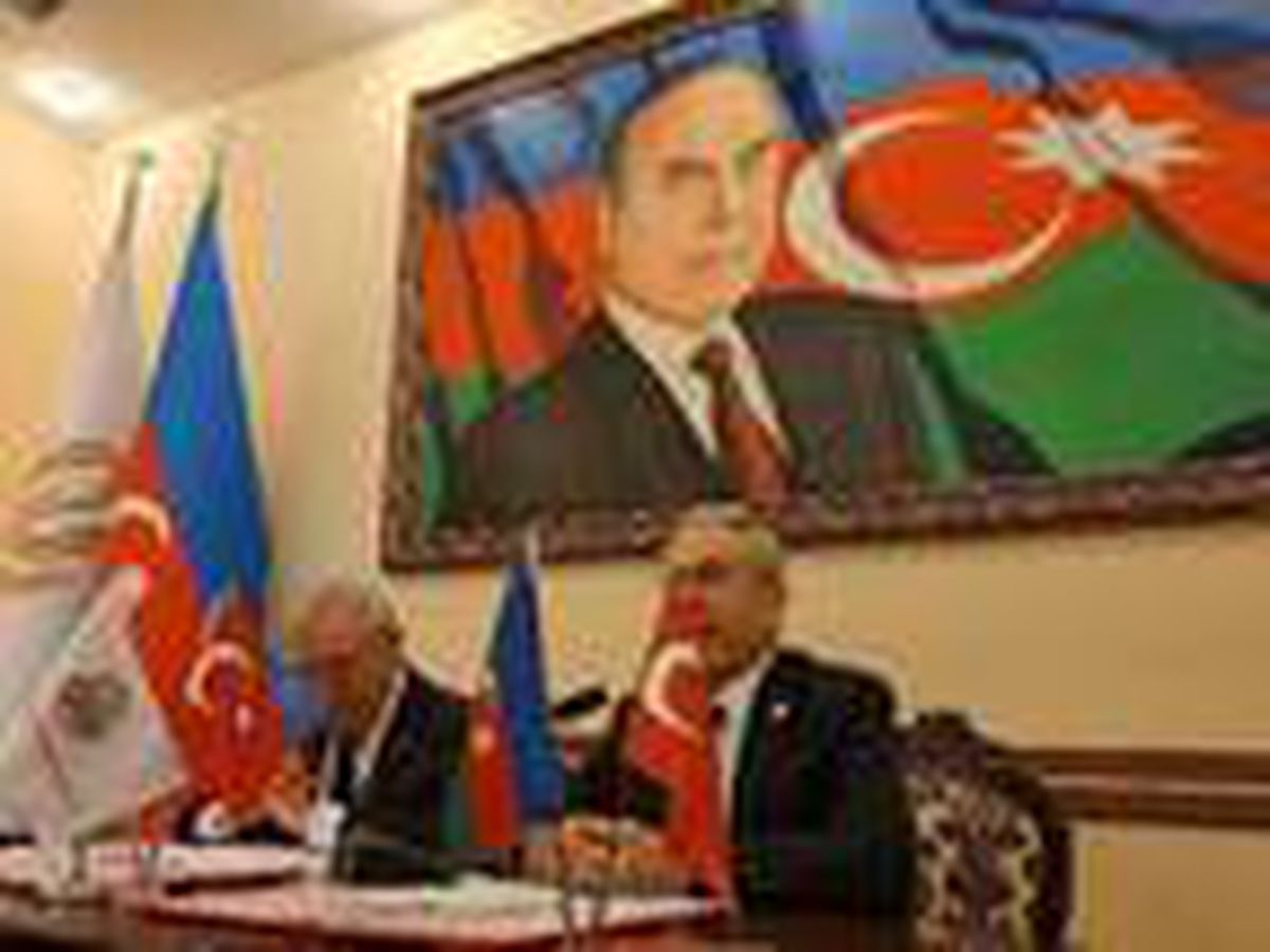 Türk üniversitesinden yetkililer Gence Devlet Üniversitesi temsilcileriyle bir araya geldi