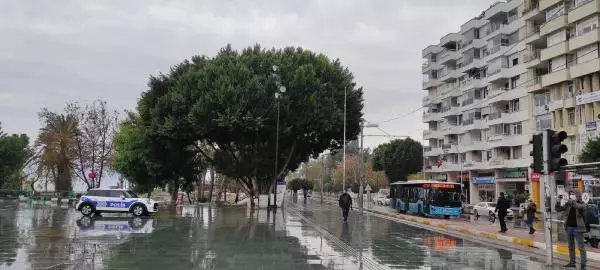 Vaka sayısının 1 haftada yüzde 100'e ulaştığı Antalya'da koronavirüs haritası tamamen kırmızıya döndü