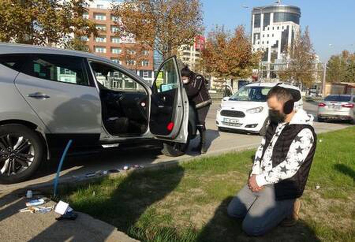 Ablasına televizyon götürdüğünü söyleyip kısıtlamayı ihlal etti, otomobilinden uyuşturucu çıktı