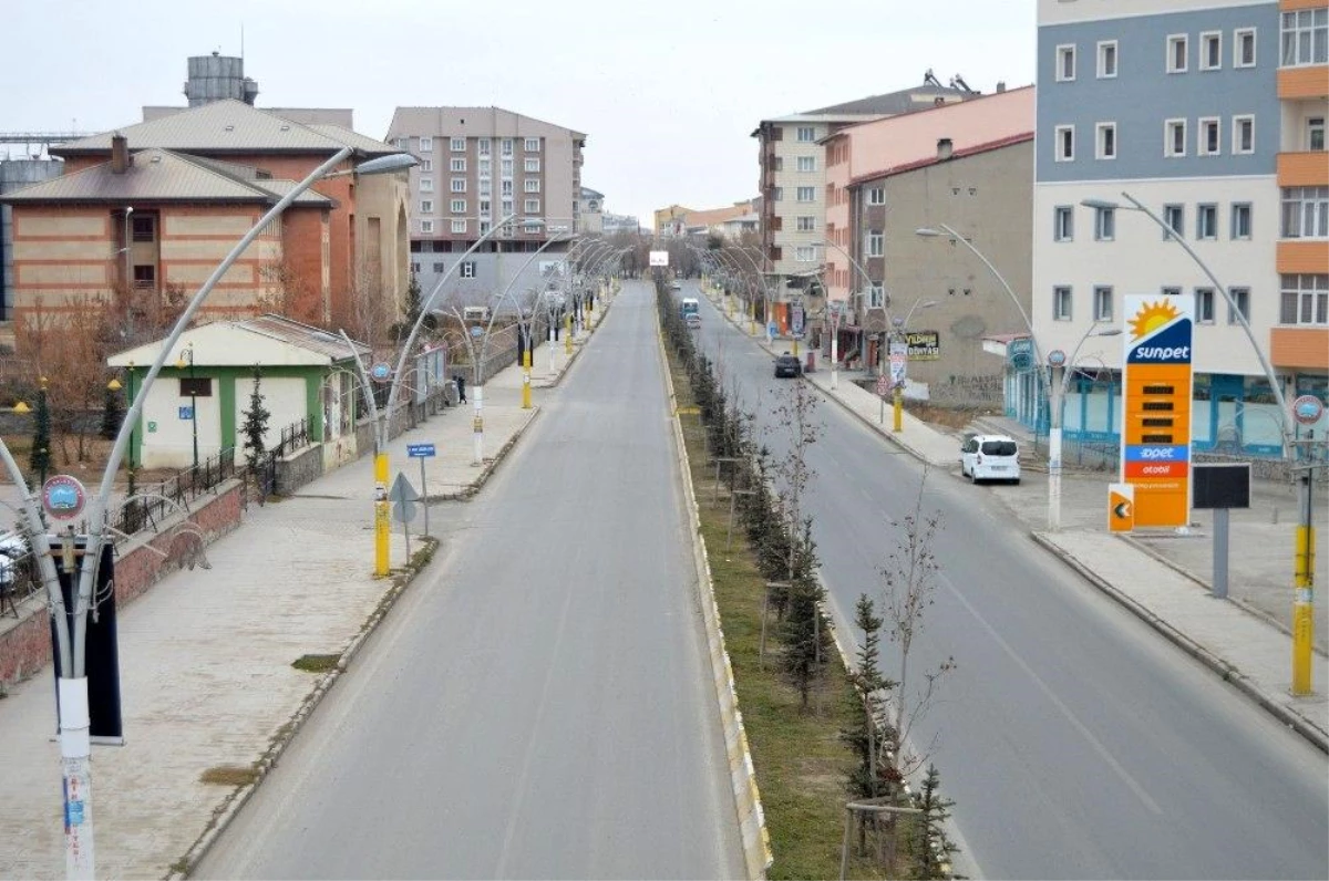 İzmir\'de kısıtlamasının ilk gününde kenti sessizlik sardı