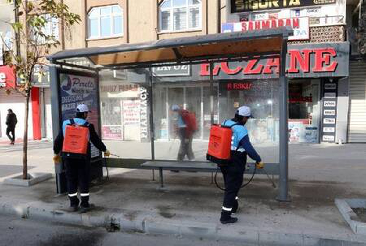Belediye kısıtlamada dezenfekte çalışması yaptı