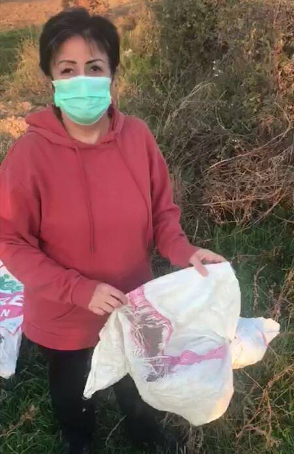 Çuvalda ölüme terk edilen 12 yavru köpeği, hayvanseverler kurtardı