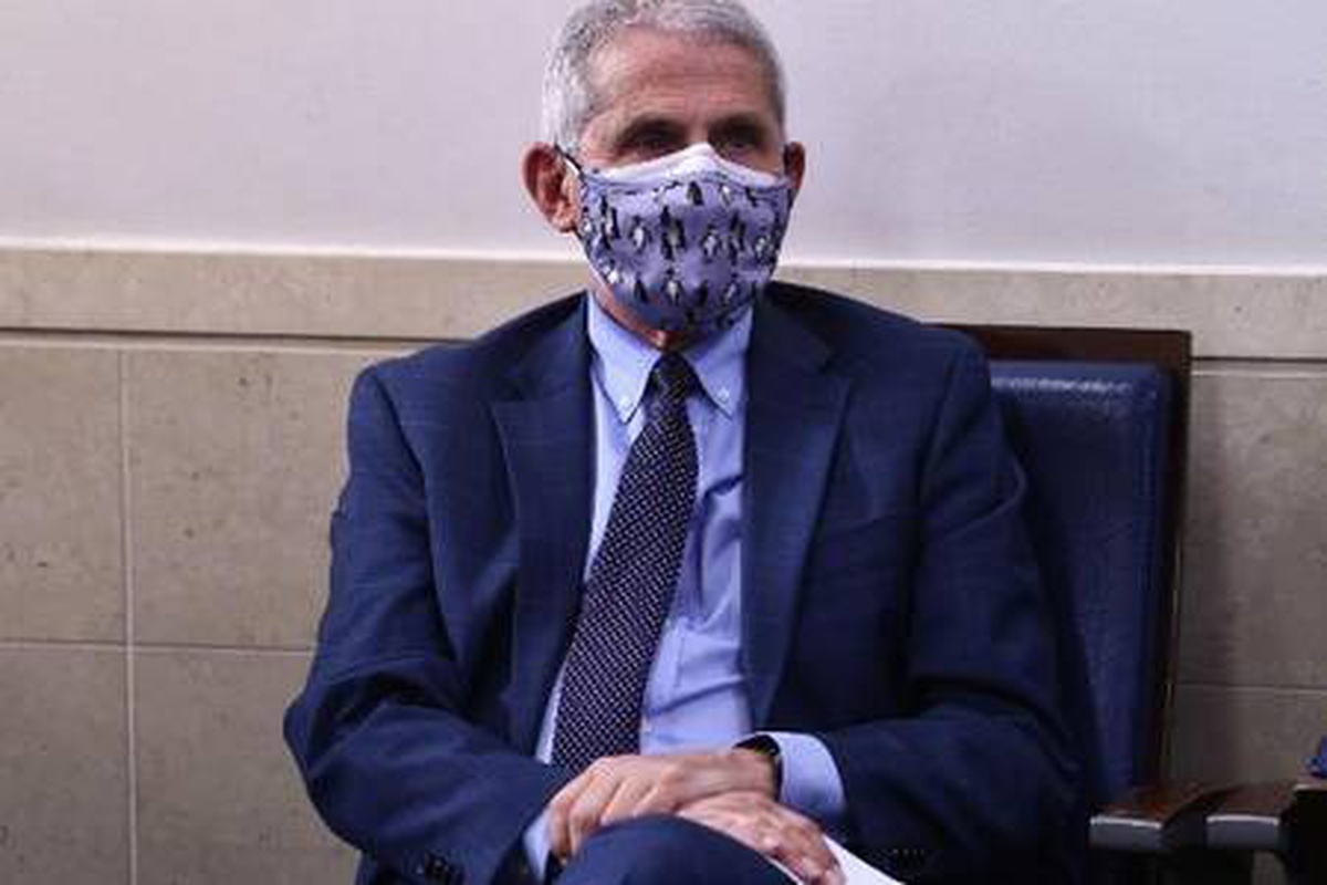 Dr Fauci, ABD\'de sağlıklı kişilerin Nisan\'a kadar aşı olmayı beklememesini söyledi