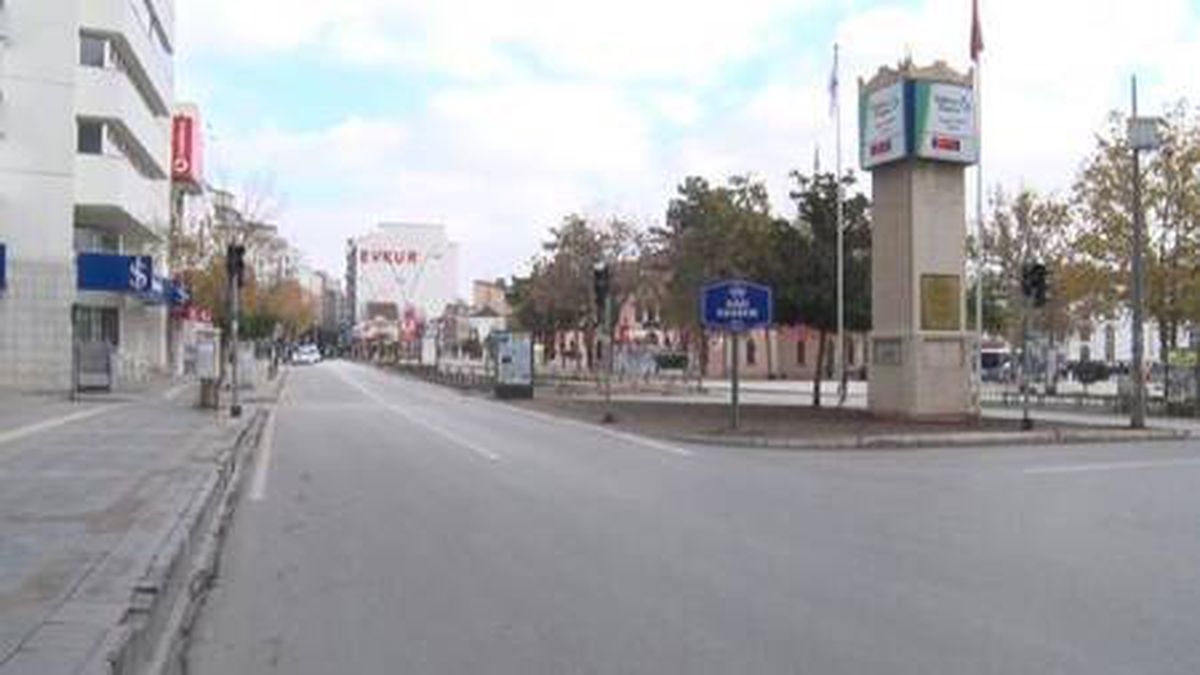 Elazığ\'da cadde ve sokaklar boş kaldı