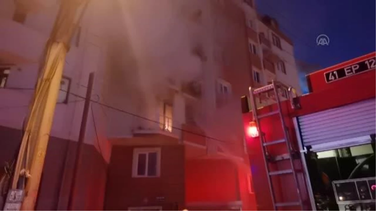 Evde çıkan yangında 3 çocuk dumandan etkilendi