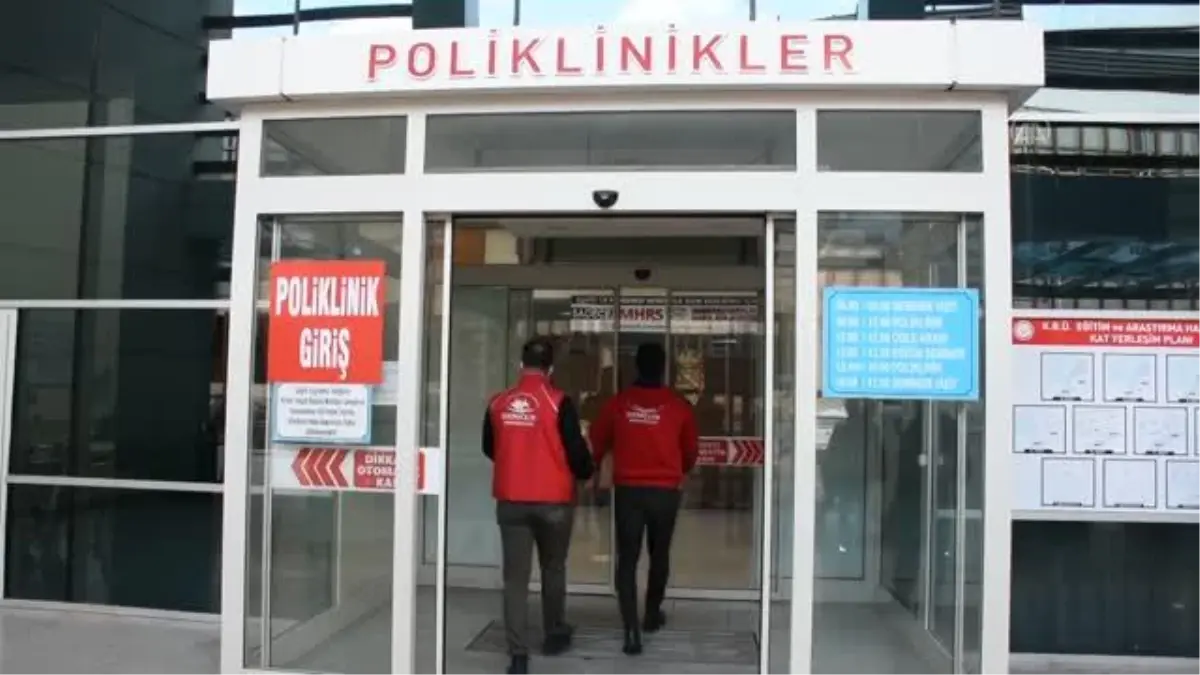 Gönüllülerden sağlık çalışanlarına yiyecek ikramı