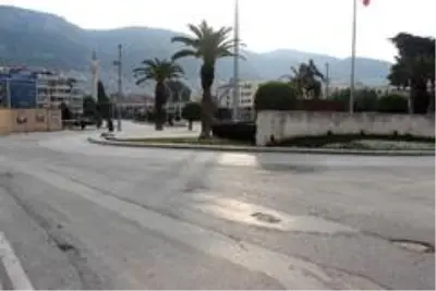 Sokağa çıkma kısıtlaması sonrası caddeler sessizliğe büründü