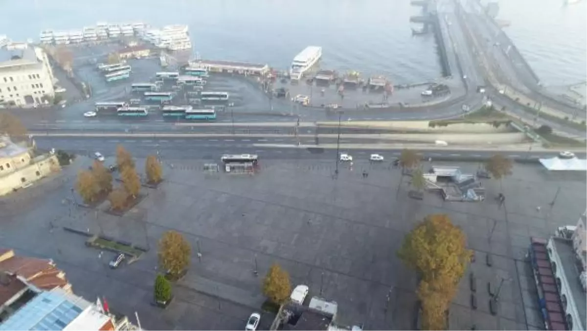 (Havadan fotoğraflarla) Eminönü ve Sultanahmet Meydanı kısıtlama nedeniyle boş kaldı