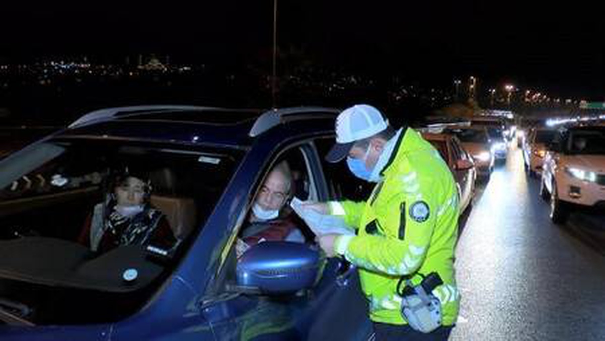 İstanbul\'da sokağa çıkma kısıtlaması nedeniyle denetimler gece boyunca devam etti