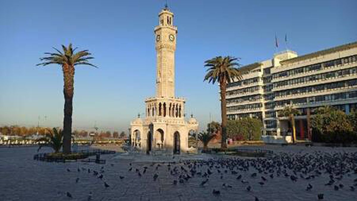 İzmir meydanları boş kaldı