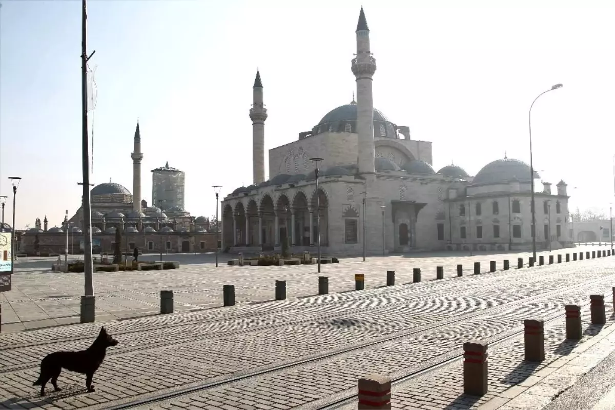 Konya\'da meydanlar boş kaldı