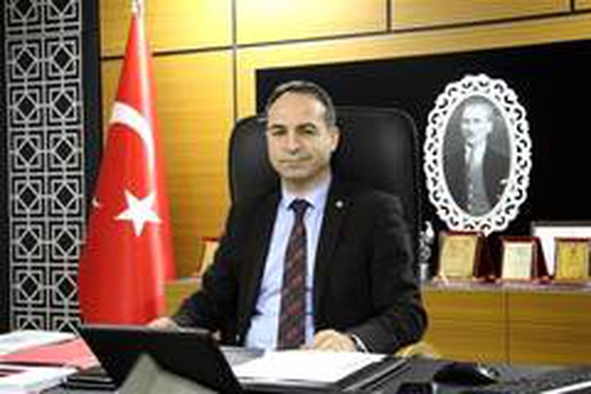 Müdür Açıkgöz\'den anonslu kutlama