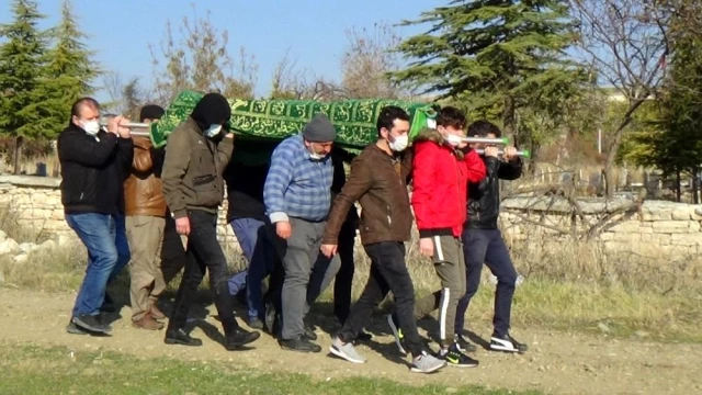 Son dakika haberleri... Polisi şehit eden katil zanlısı Muhammet Karataş, güvenlik önlemleri altında Isparta'da defnedildi