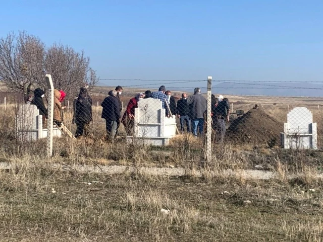 Son dakika haberleri... Polisi şehit eden katil zanlısı Muhammet Karataş, güvenlik önlemleri altında Isparta'da defnedildi