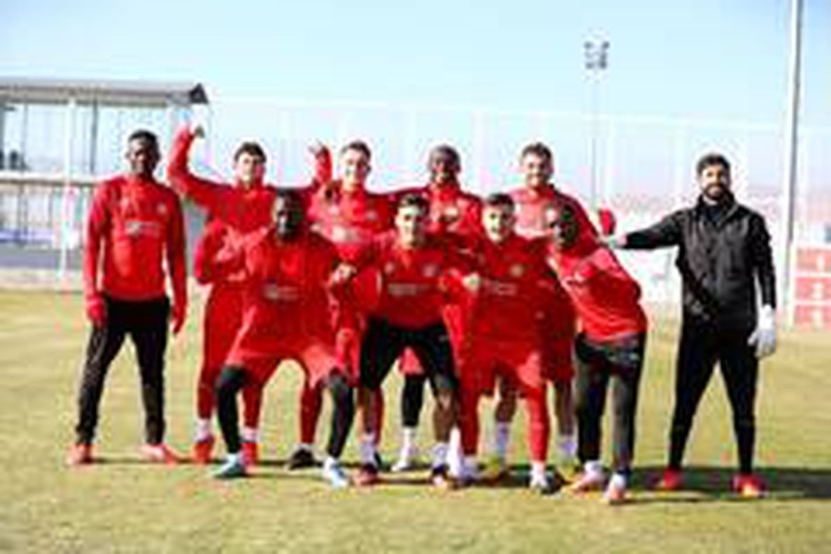 Sivasspor\'da 2 kişinin korona virüs testi pozitif çıktı