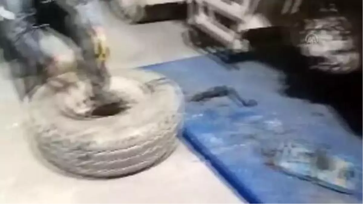 Tırın lastiklerine gizlenmiş gümrük kaçağı 1400 paket sigara yakalandı