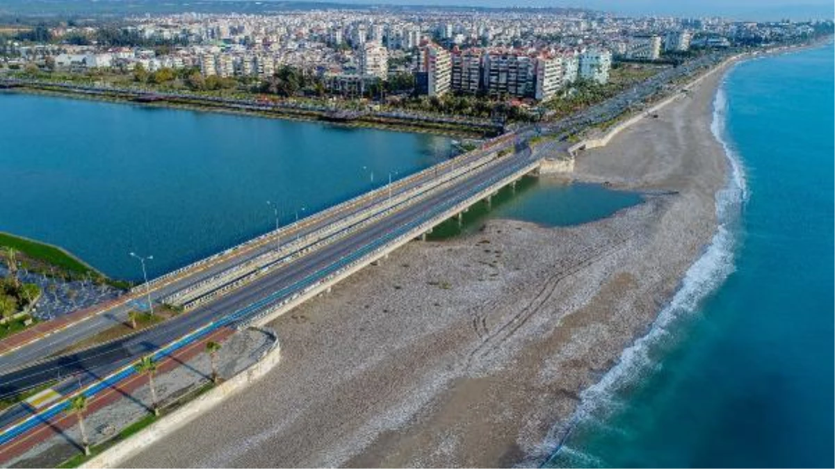 Vaka oranının iki katına çıktığı Antalya evlere kapandı, sokaklar köpeklere kaldı (2)