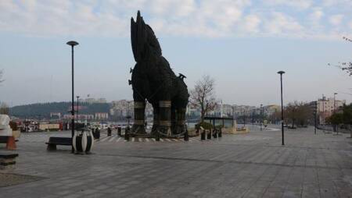 Çanakkale\'de cadde ve meydanlar sessizliğe büründü