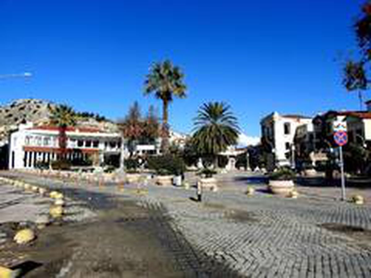 Çeşme\'de yazlık evler dolu, sokaklar boş