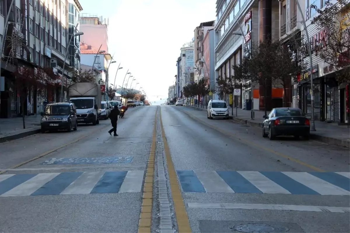 Erzurum\'da sokağa çıkma kısıtlamasının ikinci gününde caddeler boş kaldı