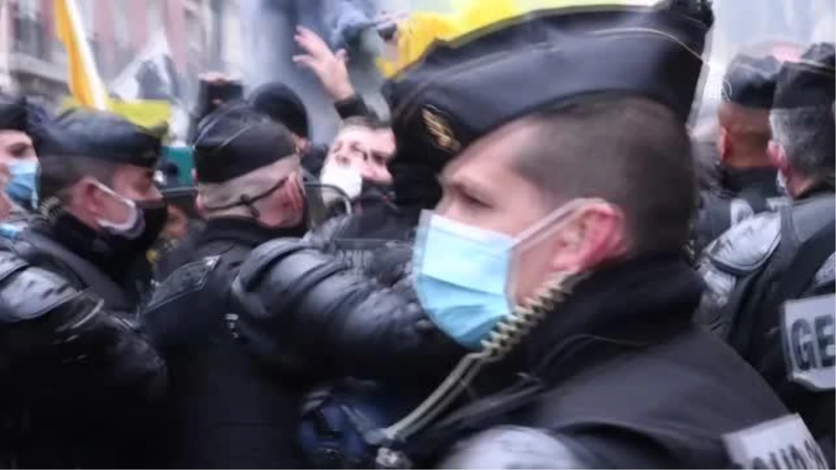 Fransa\'da güvenlik yasa tasarısının protesto edildiği gösterilerde şiddet olayları yaşandı (2)