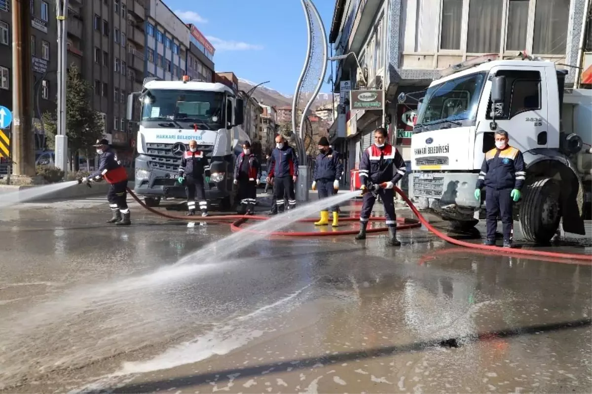 Hakkari\'de cadde ve sokaklar dezenfekte edildi