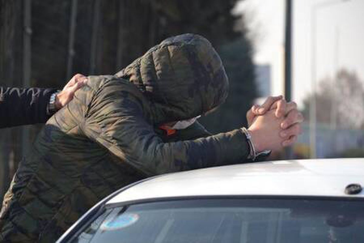 Son Dakika | Kısıtlamada uyuşturucu ve silahla yakalandılar, \'Kimseye zararımız yok\' dediler