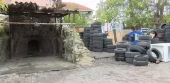 Lastikler arasında 700 yıllık tarihi şapel