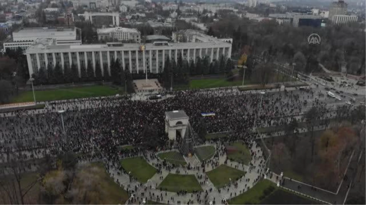 Moldova\'da cumhurbaşkanın yetkilerini kısıtlayan yasa protesto edildi