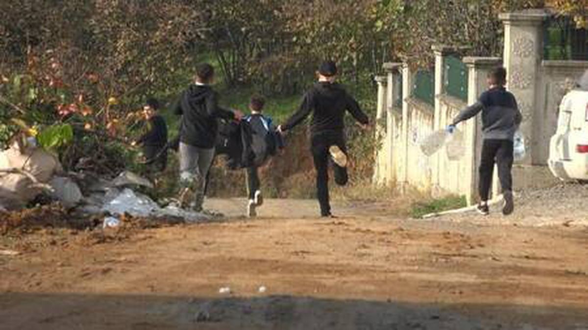 Son dakika... Oyun oynayan çocuklar polisi görünce kaçtı