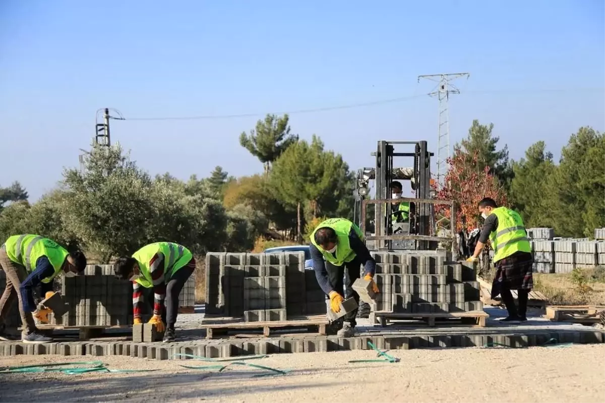 Pamukkale\'nin mahallelerinde kilit parke taşı döşeme atağı sürüyor