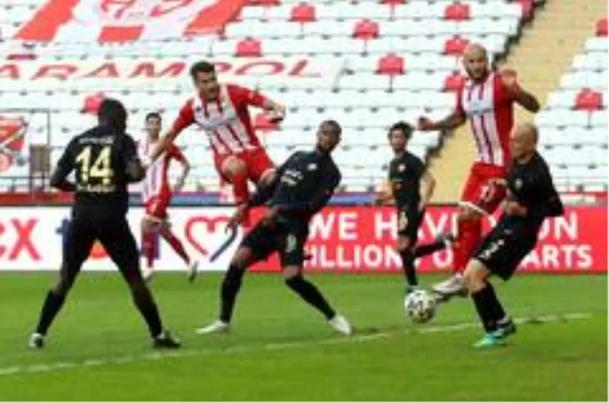 Süper Lig: Fraport TAV Antalyaspor: 1 MKE Ankaragücü: 0 (İlk yarı)