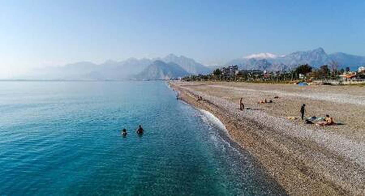 Vaka artışı yüzde 100 Antalya\'da, sahiller turist ve köpeklere kaldı