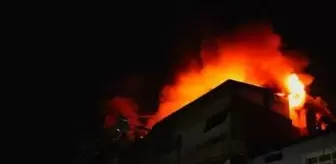 Son dakika haberi! 4 katlı binanın çatısında yangın