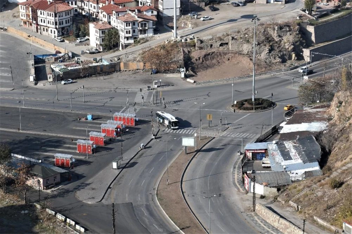 Başkent\'te cadde ve sokaklar kısıtlamanın ikinci gününde de boş kaldı