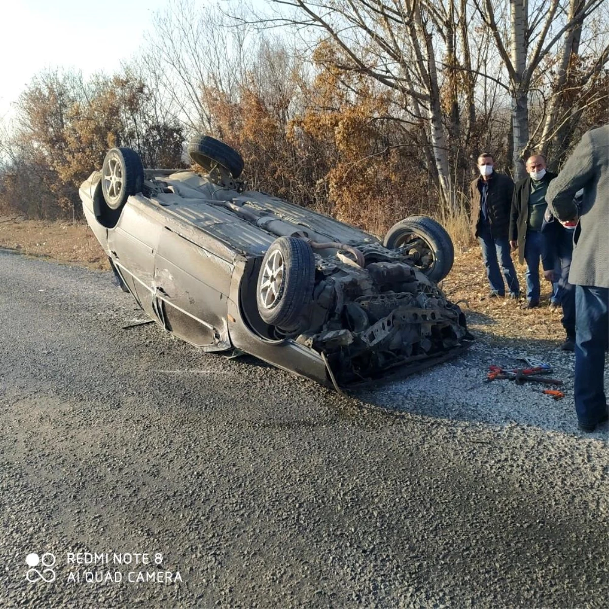 KASTAMONU - Otomobil devrildi: 3 yaralı