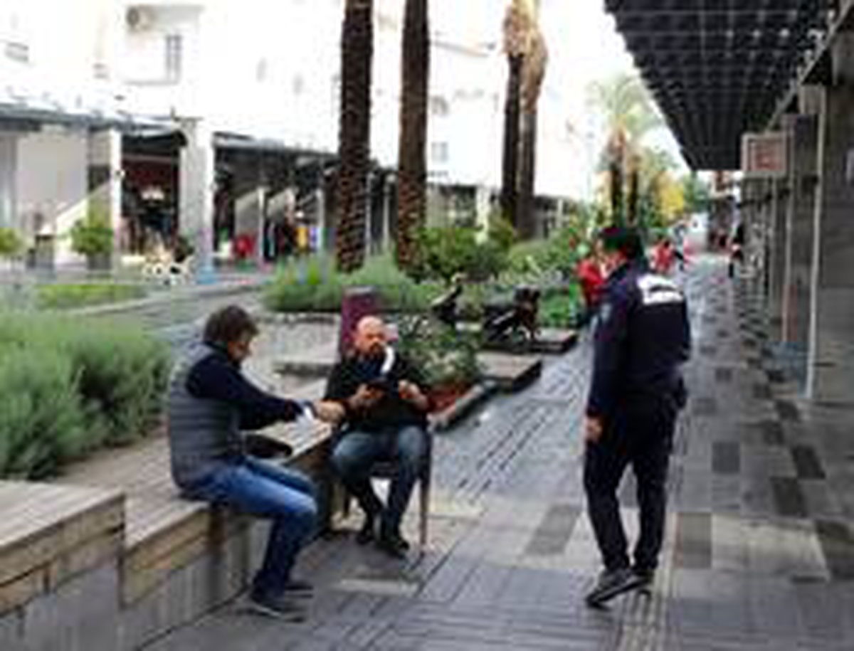 Büyükşehir zabıtasından Kemer\'de denetim