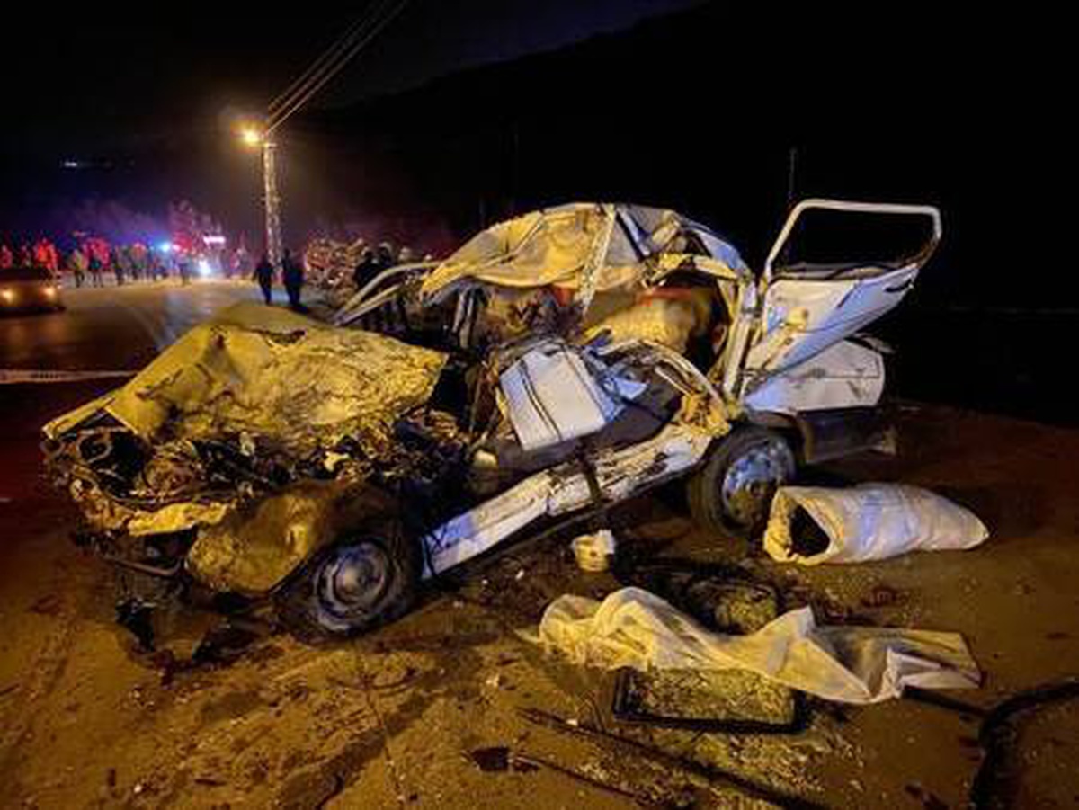 Son dakika haberleri! Freni boşalan vincin çarptığı otomobilde anne ve oğlu öldü
