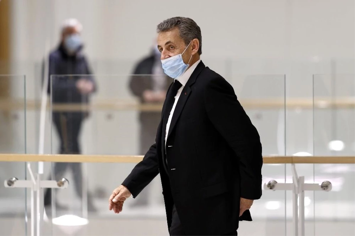 Hakim karşısına çıkan Sarkozy yolsuzluk suçlamalarını reddetti