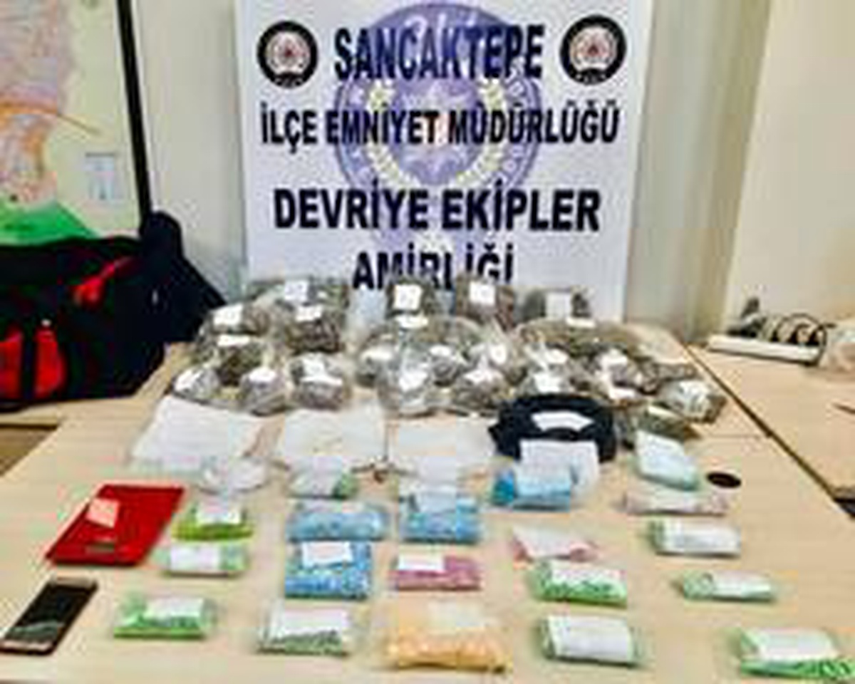 Kavgayı ayırmaya giden polis binlerce uyuşturucu hapla karşılaştı