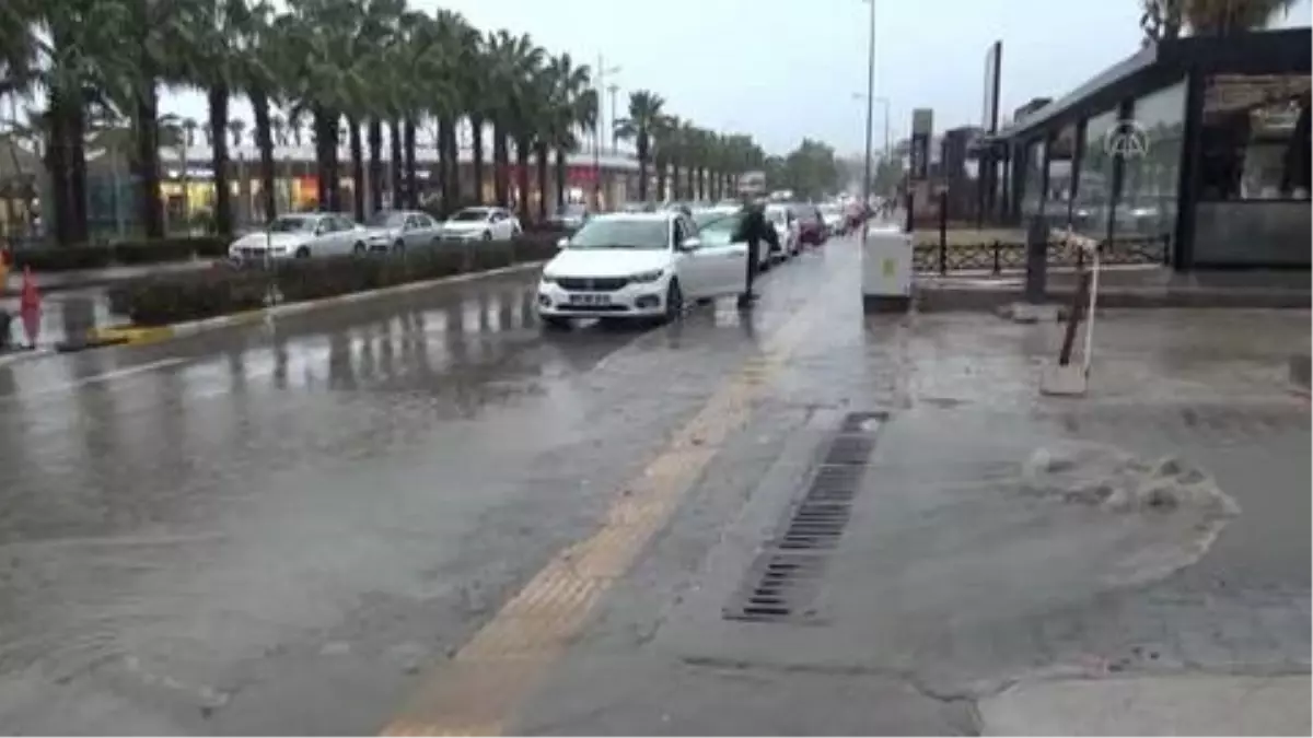 Kuşadası\'nda sağanak etkili oldu